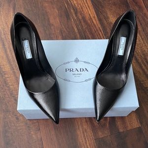 Prada Saffiano Textured Black Pumps Size 8 (38) Height  Height is 3.35 (85)